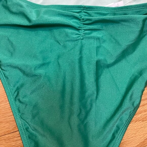 Cupshe Emerald Green Cutout One-Piece Swimsuit – Size M (New with Tags) - Picture 3 of 5